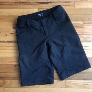 Dakine Zella Women’s Mountain Bike shorts Black EUC used one season adjustable
